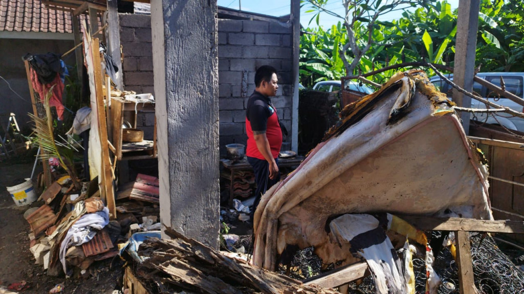 Kebakaran Gudang di Banjar Kelodan Punggul, Desa Punggul, Kecamatan Abiansemal Tanggal 02 April 2024